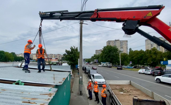 Віталій Кличко перевірив, як триває демонтаж МАФів на одній із найбільших торговельних локацій Виноградаря1