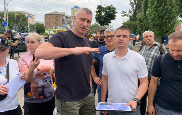 Віталій Кличко перевірив, як триває демонтаж МАФів на одній із найбільших торговельних локацій Виноградаря3