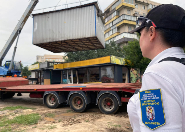 Віталій Кличко перевірив, як триває демонтаж МАФів на одній із найбільших торговельних локацій Виноградаря5