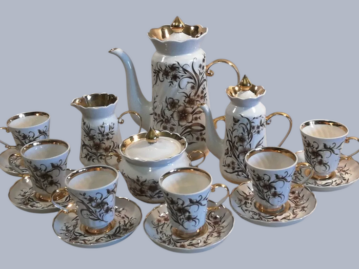 М. Трегубов, Н. Галушко-Аксьоненко. Кавовий сервіз «Наталка». Коростенський фарфоровий завод. 19821