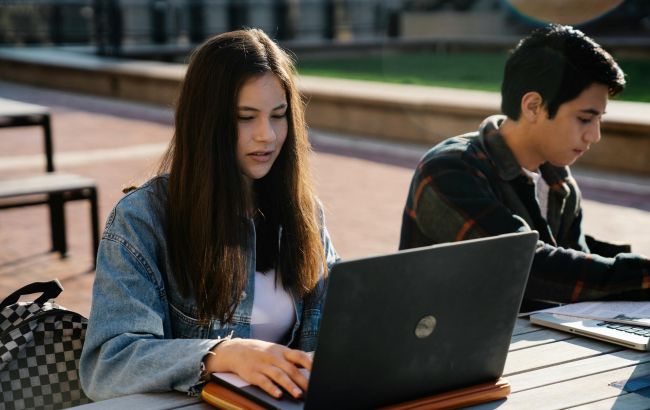 Як безпечно користуватися громадським Wi-Fi і захистити свої дані від хакерів