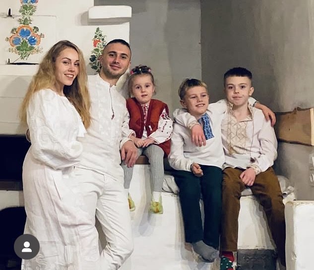 Можна буде знову жити: Тарас Тополя про понівечену від ракетного удару квартиру1