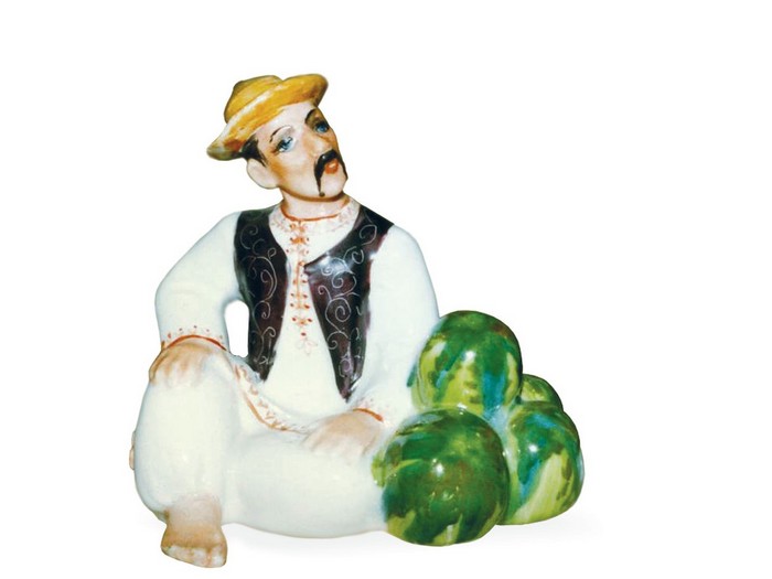 В. Трегубова. «Продавець кавунів» зі скульптурної групи «Народні усмішки». Коростенський фарфоровий завод. 19903