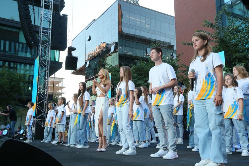 Попри постійні обстріли, втрату домівок та близьких людей, українські діти мають бажання займатися творчістю і розвивати свої таланти2