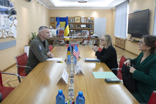 Віталій Кличко зустрівся з Тимчасовою Повіреною у справах США в Україні Джулі Девіс1