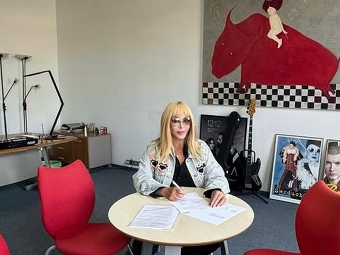 Я — щаслива: легендарна співачка зворушила мережу1