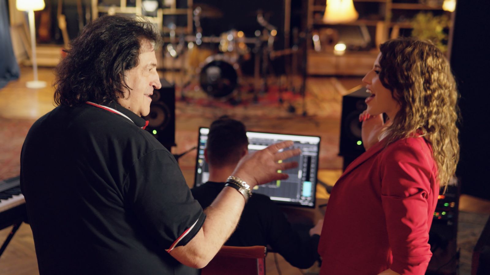 Пісню «Жіноче щастя» Zhannet заспівала в дуеті з Іво Бобулом Пісню «Жіноче щастя» Zhannet заспівала в дуеті з Іво Бобулом1