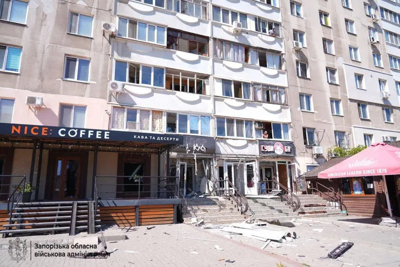 Росіяни вдарили дроном по Запоріжжю: є постраждалі – фото, відео Росіяни вдарили дроном по Запоріжжю: є постраждалі – фото, відео