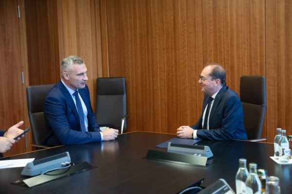 Віталій Кличко обговорив із федеральним міністром внутрішніх справ Німеччини Александером Добріндтом протидію російській агресії4