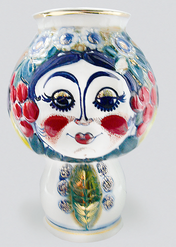 Валентина Трегубова. Декоративна ваза «Яблуня». Коростенський фарфоровий завод. 19752