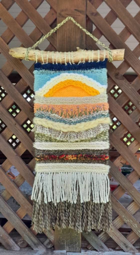 Яскравий гобелен «І знову зійде сонце» дарує оптимістичний настрій4