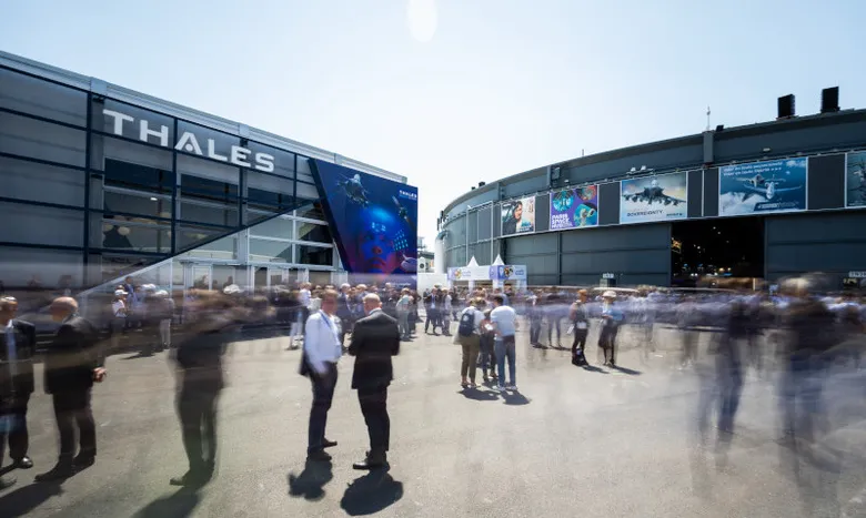 Над секретними заводами збройової компанії в Бельгії почало літати більше дронів Над секретними заводами збройової компанії в Бельгії почало літати більше дронів