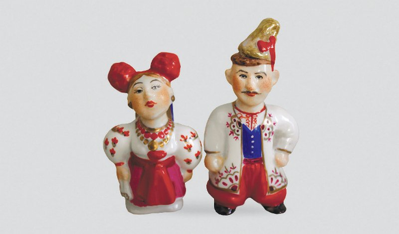 В. Трегубова. Група «Молоді: Ганна та Петро» зі скульптурної композиції «Весілля». Коростенський фарфоровий завод. 19902