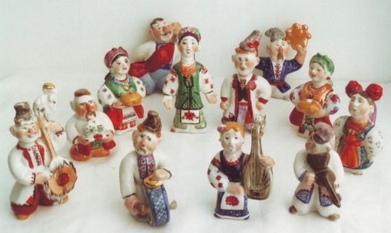 В. Трегубова. Скульптурна композиція «Весілля» Коростенський фарфоровий завод. 19901