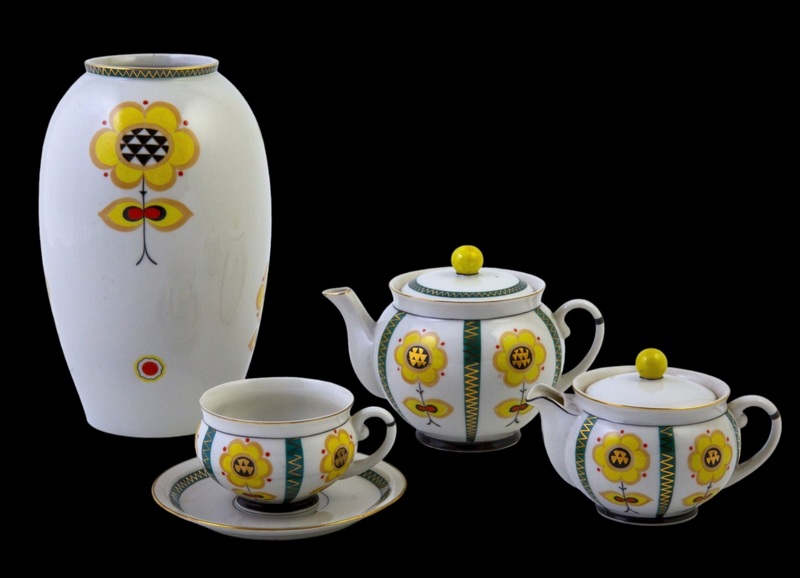 І. Віцько, І. Величко. Сервіз «Соняшник». Баранівський фарфоровий завод. 1959. Національний музей декоративного мистецтва України1