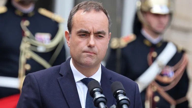 Премʼєр-міністр Франції подав у відставку. Він був на посаді менш як місяць Премʼєр-міністр Франції подав у відставку. Він був на посаді менш як місяць