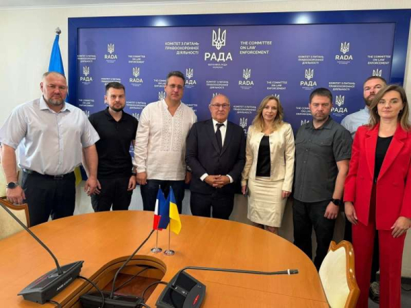 Робоча група Організації економічного співробітництва та розвитку (ОЕСР) із питань боротьби з хабарництвом запросила Україну приєднатися до Конвенції про боротьбу з підкупом іноземних посадових осіб у міжнародних ділових операціях і стати повноцінним членом відповідної Робочої групи, - Комітет з питань правоохоронної діяльності2