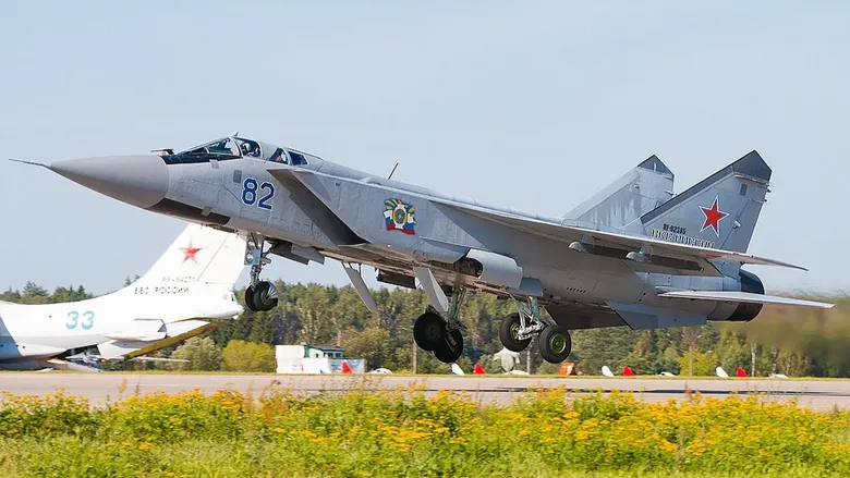 У Росії зазнав аварії винищувач МіГ-31 У Росії зазнав аварії винищувач МіГ-31