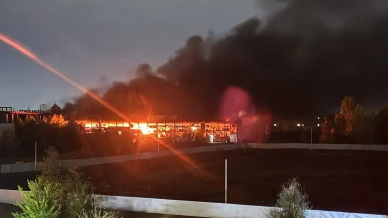 В окупованому Донецьку сталась велика пожежа під час дронової атаки – відео, фото В окупованому Донецьку сталась велика пожежа під час дронової атаки – відео, фото