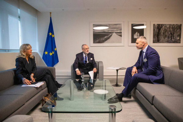 Віталій Кличко зустрівся в Страсбурзі з Президентом Конгресу місцевих і регіональних влад Ради Європи Марком Коолсом0