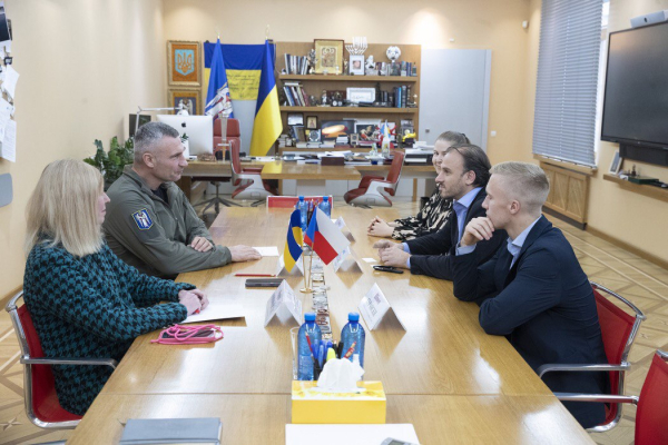 Віталій Кличко зустрівся з Надзвичайними і Повноважними Послами Латвійської та Чеської Республік в Україні Андрейсом Пілдеговічсом і Лубошем Весели0