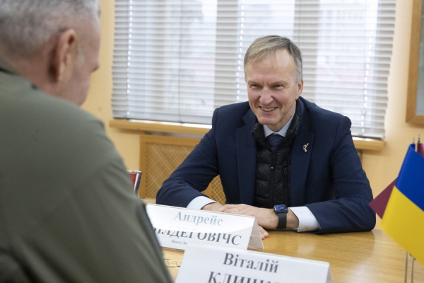 Віталій Кличко зустрівся з Надзвичайними і Повноважними Послами Латвійської та Чеської Республік в Україні Андрейсом Пілдеговічсом і Лубошем Весели2