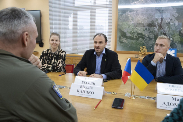 Віталій Кличко зустрівся з Надзвичайними і Повноважними Послами Латвійської та Чеської Республік в Україні Андрейсом Пілдеговічсом і Лубошем Весели5