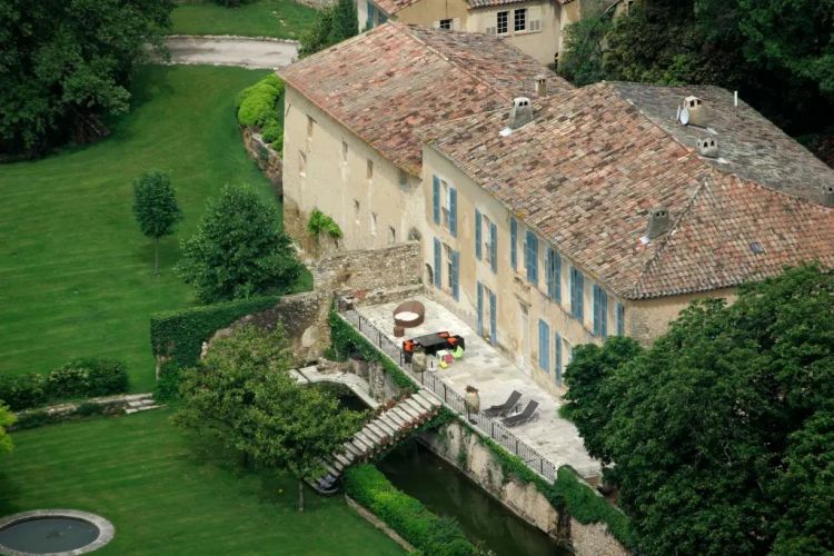 Залишились без дому через Бреда Пітта: що відомо про ситуацію з виноробнею «Шато Міраваль&raquo1