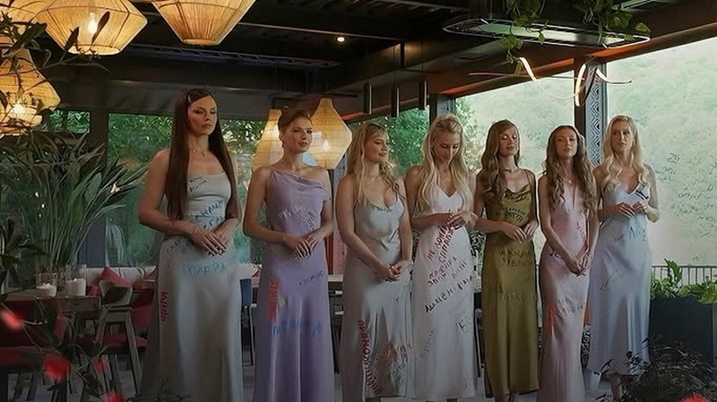 Учасниці намагаються закохати у себе популярного актора Тараса Цимбалюка Учасниці намагаються закохати у себе популярного актора Тараса Цимбалюка4