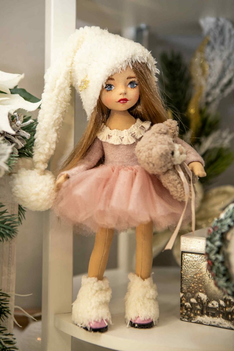 Фатинова спідничка, за словами майстрині, надає образу легкості і невагомості Фатинова спідничка, за словами майстрині, надає образу легкості і невагомості2