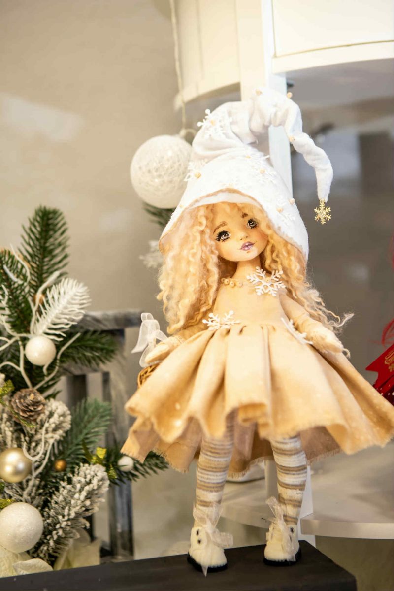 Ця лялька справді чарівна. Дуже цікаво розглядати у роботі кожну деталь Ця лялька справді чарівна. Дуже цікаво розглядати у роботі кожну деталь4