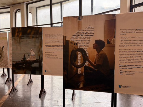 «Чому падає дощ, тату?»: у метро відкрили виставку, присвячену Всесвітньому дню дитини7