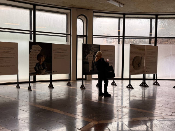 «Чому падає дощ, тату?»: у метро відкрили виставку, присвячену Всесвітньому дню дитини5