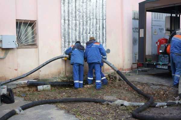 «Київтеплоенерго» розгортає мобільні котельні для 6 лікарень на час ліквідації наслідків обстрілів1