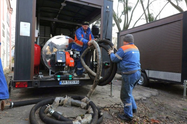 «Київтеплоенерго» розгортає мобільні котельні для 6 лікарень на час ліквідації наслідків обстрілів2