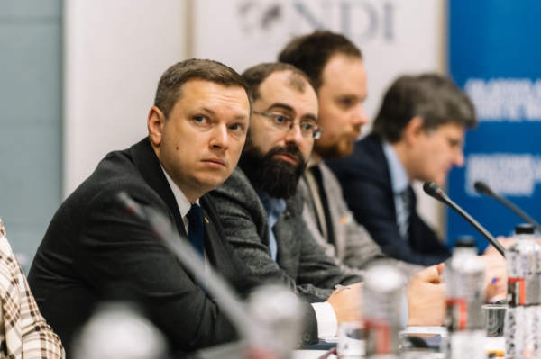 Комітет з питань організації державної влади провів круглий стіл: