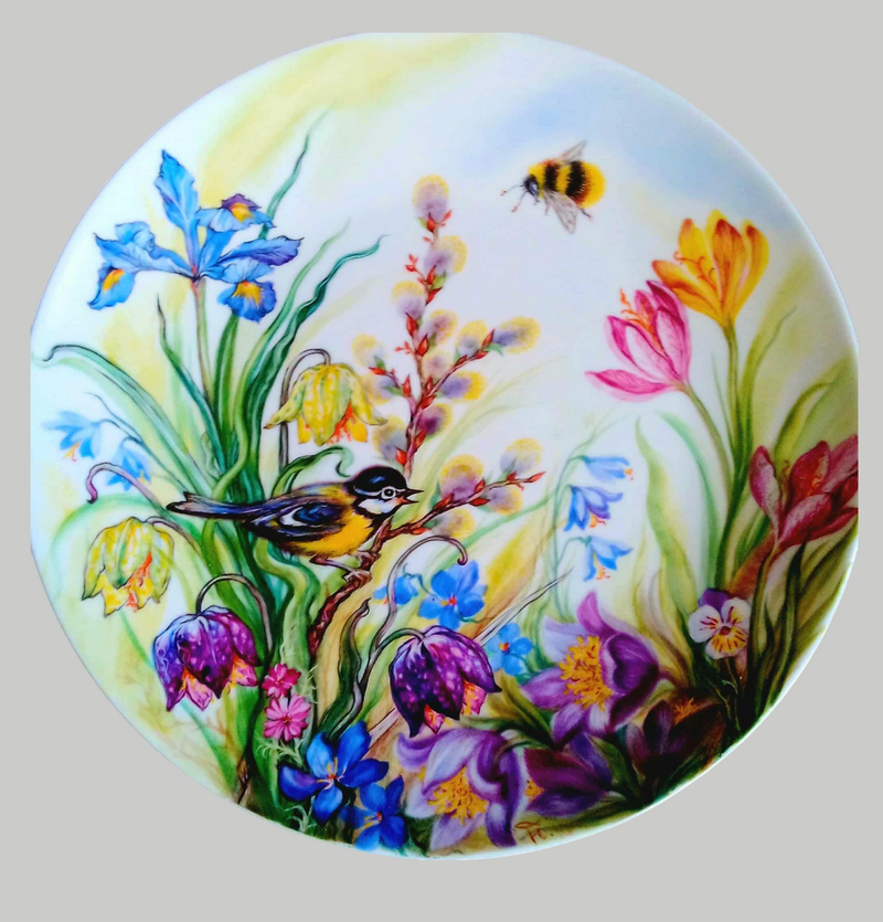 Юлія Красна. Блюдо з бджолою. Київський експериментальний кераміко-художній завод. 1980-ті роки2