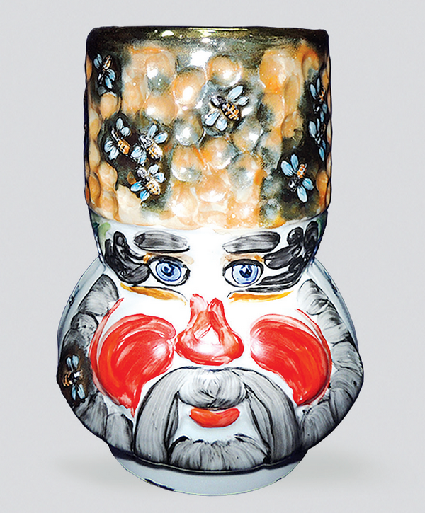 В. Трегубова. Декоративна ваза «Медобор». Коростенський фарфоровий завод. 1998. Коростенський краєзнавчий музей1