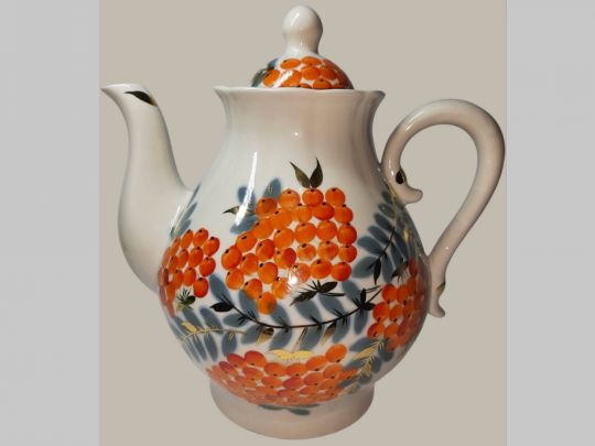 «Можливо, посуд з ягодою, яка вважається сильним оберегом, є й у вашій оселі» — колекціонерка Людмила Карпінська-Романюк0