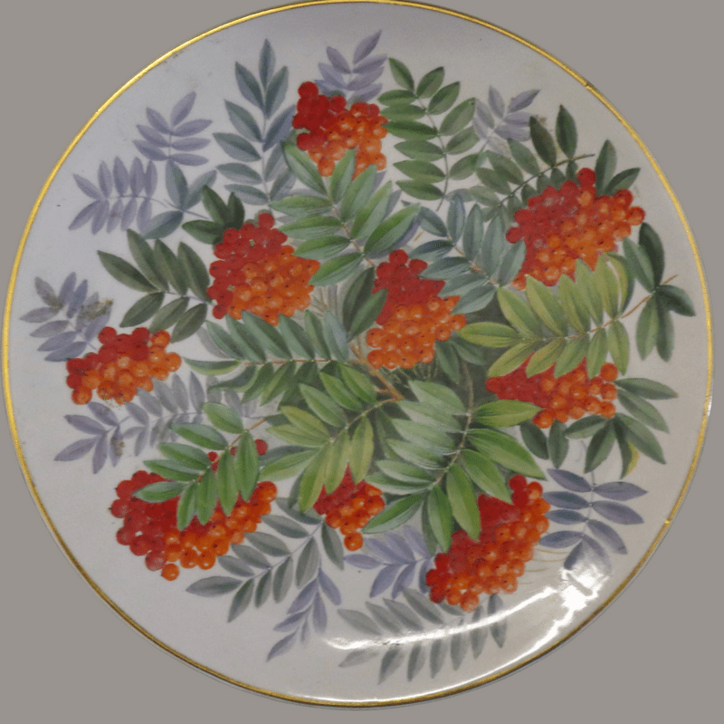 І. Ткаченко. Таріль «Горобина». Коростенський фарфоровий завод, 1977 р. І. Ткаченко. Таріль «Горобина». Коростенський фарфоровий завод, 1977 р.1