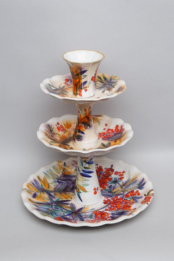 В . Трегубова. Каскад « Горобина червона». Коростенський фарфоровий завод. 1988 В . Трегубова. Каскад « Горобина червона». Коростенський фарфоровий завод. 19882