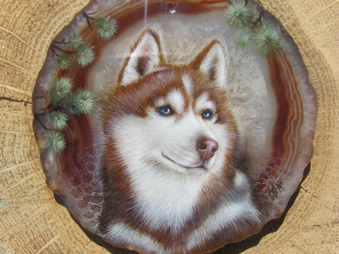 Хаскі на агатовому зрізі виглядає як справжня. Як майстерно виписане хутро! Хаскі на агатовому зрізі виглядає як справжня. Як майстерно виписане хутро!1