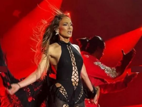 У дуже відвертому вбранні: Дженніфер Лопес виступила на весіллі в Індії0