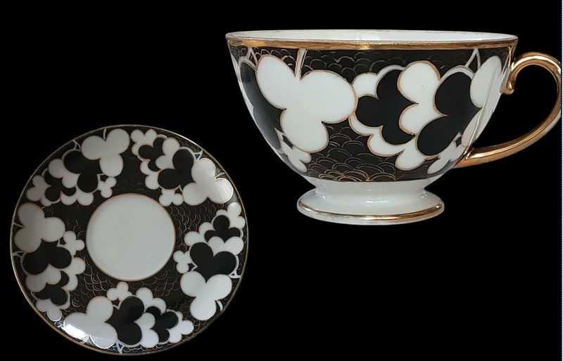 Чайна пара у розписі Ю. Штівельмана. Баранівський фарфоровий завод. 1951 Чайна пара у розписі Ю. Штівельмана. Баранівський фарфоровий завод. 19514