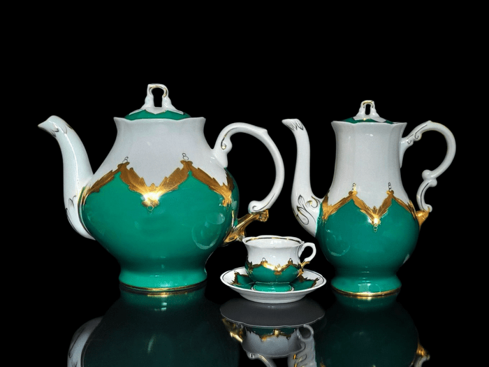 Дмитро Гоч. Доливний чайник “Бутон” та кавник з кавовою парою від сервізу для кави «Бутон». Баранівський фарфоровий завод. 1960-ті2