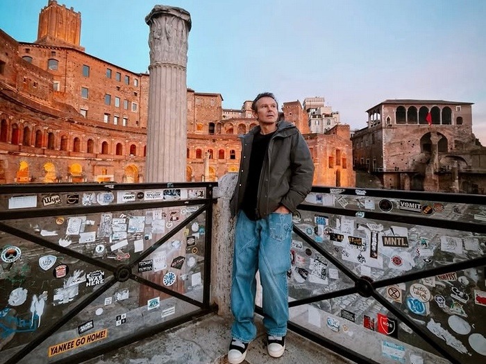 Було потужно: відомий співак вразив світлинами1