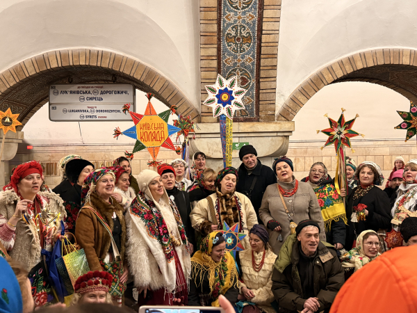 Різдво у столичному метро: спільнота «Київська коляда» виконала колядки на станції «Золоті Ворота»2