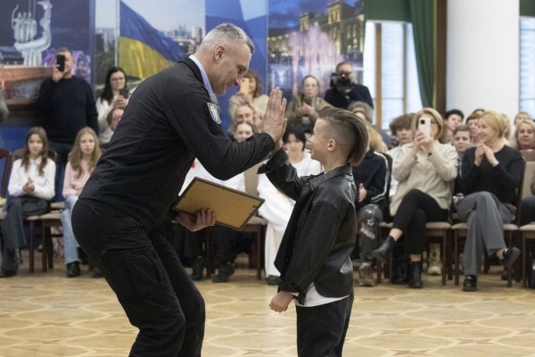 Віталій Кличко нагородив талановитих дітей – переможців щорічного міського конкурсу «Мистецькі горизонти»4