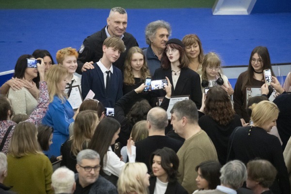 Віталій Кличко нагородив талановитих дітей – переможців щорічного міського конкурсу «Мистецькі горизонти»8
