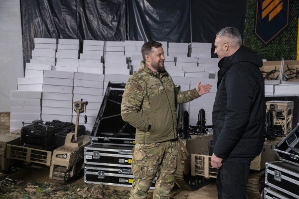 Віталій Кличко передав від громади столиці на фронт іще понад 10 000 БпЛА різних типів і 20 наземних роботизованих комплексів2